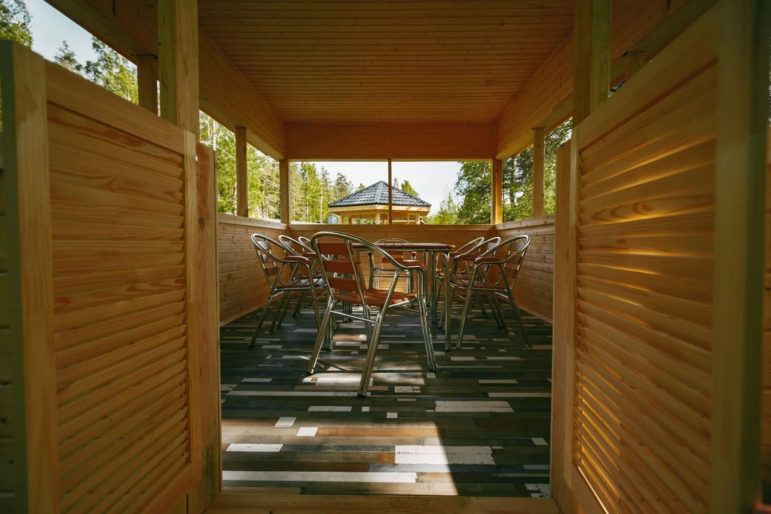 Снять беседку на Пасторском озере на 10 человек