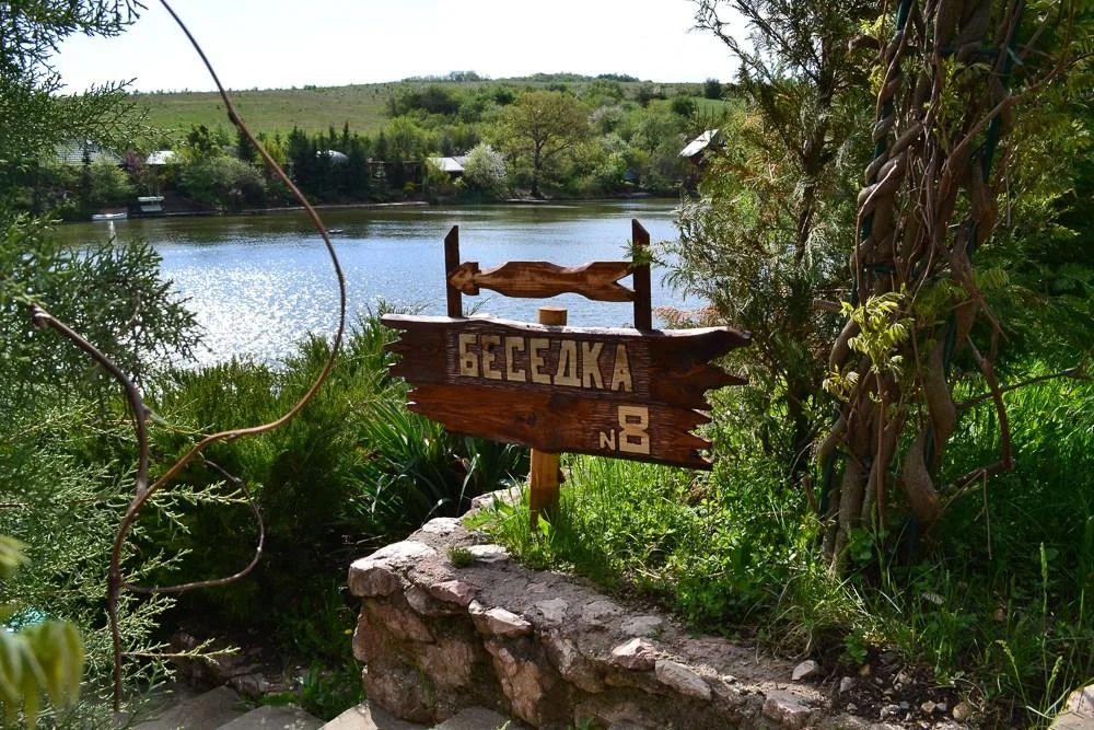 Большая беседка вместимостью до 20 человек на Грушевом озере