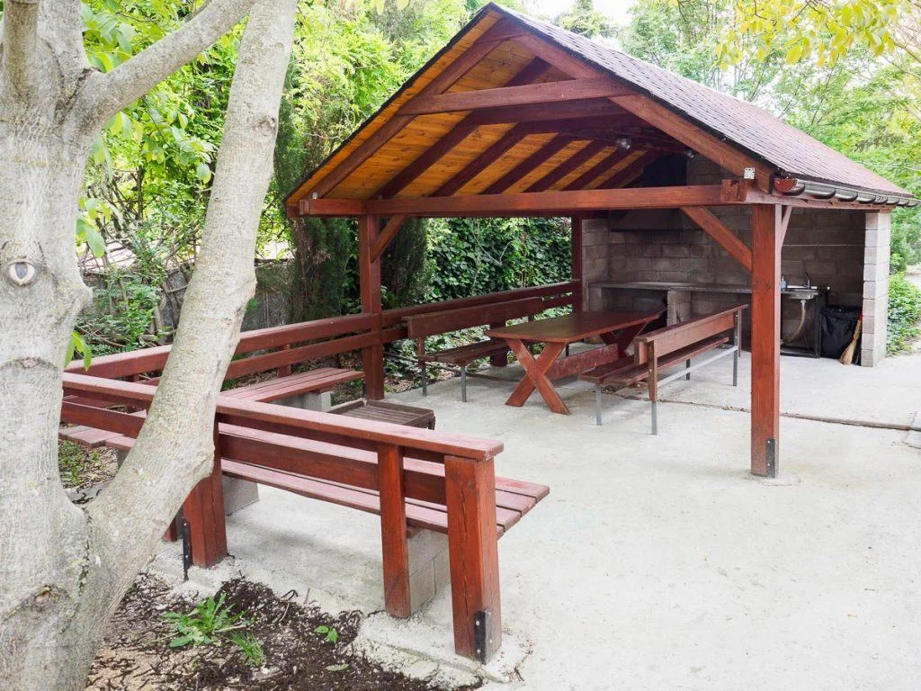 Отдых в беседке на 10-15 человек в отель-парке «Байдары»