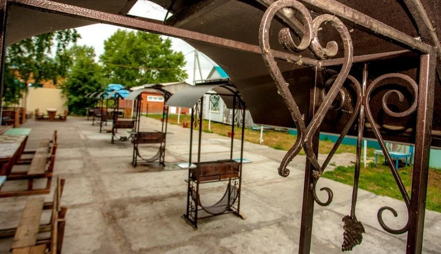 База отдыха Бухта Лазурная приглашает на шашлык в беседках