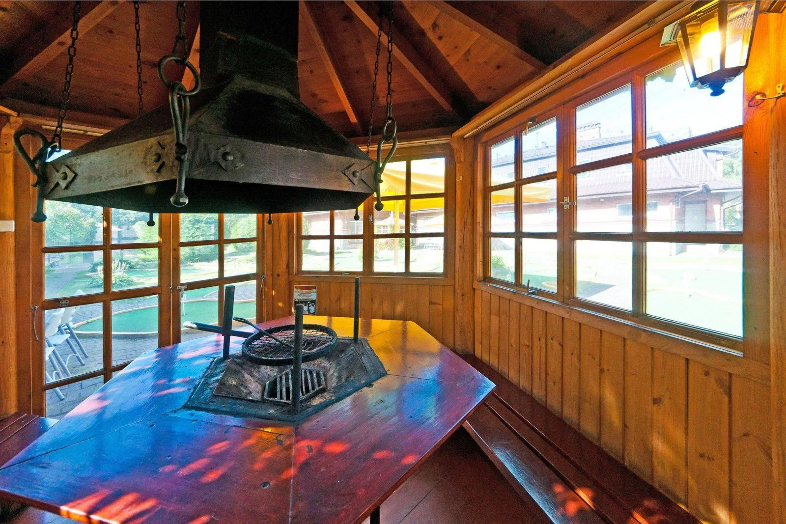 Беседка со встроенным мангалом на компанию до 14 человек