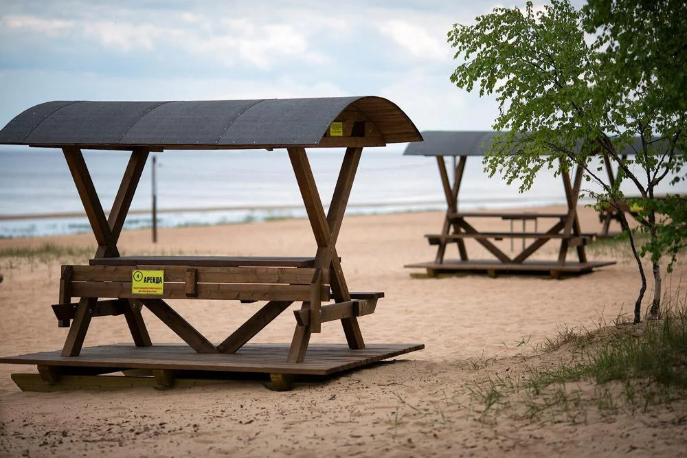 Несколько уютных, открытых беседок на 6 персон