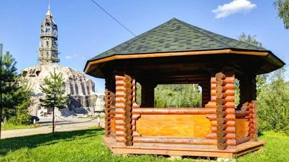 Деревянная беседка в аренду с мангалом