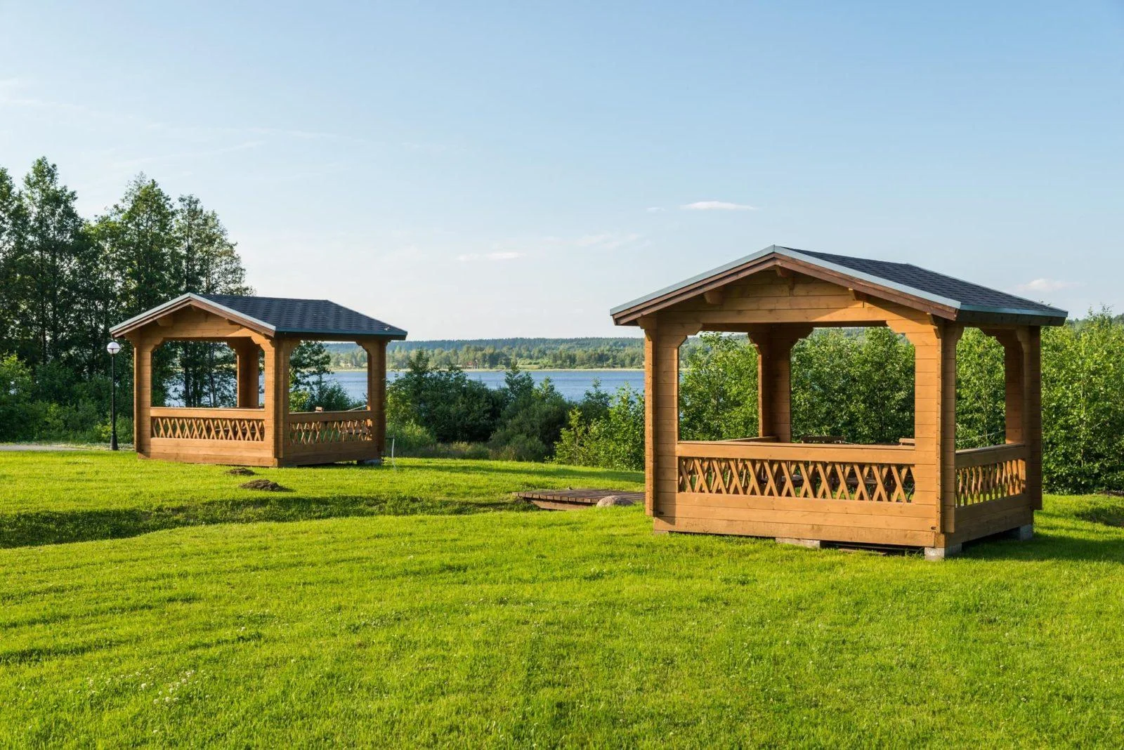 База отдыха «Вохотка» места для шашлыка на берегу Суходольского озера