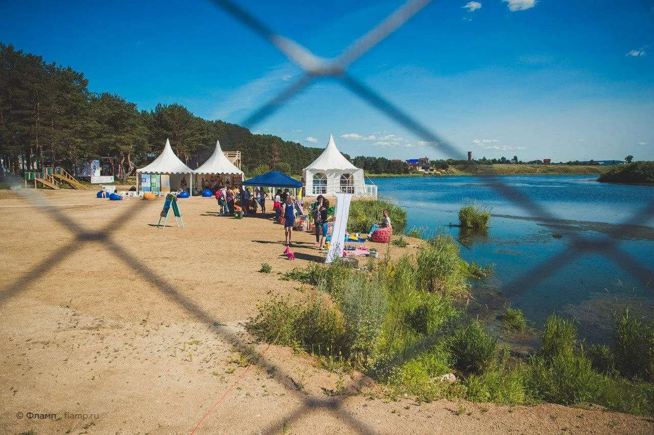 Летний вариант веранды на 20 человек в Парке «Арамильская слобода» — река Исеть — Арамиль