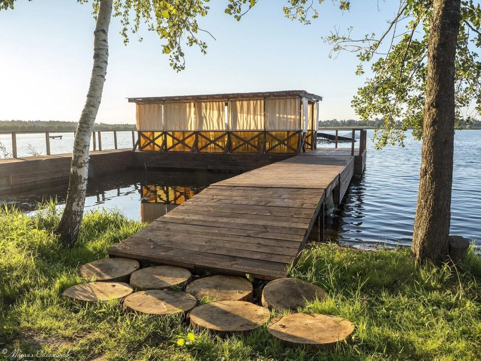 Капитанская беседка на воде с мангалом для шашлыка