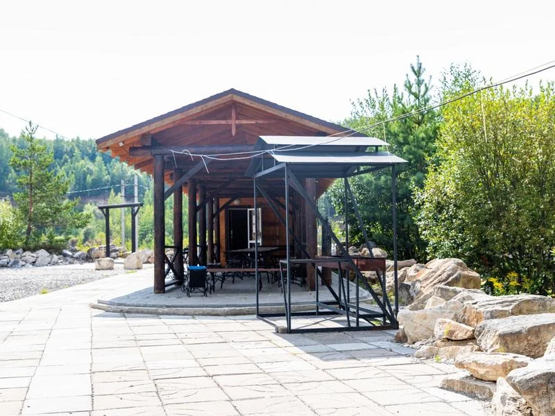 Большая веранда с мангальной зоной для шашлыка — парк отель «Цитадель»