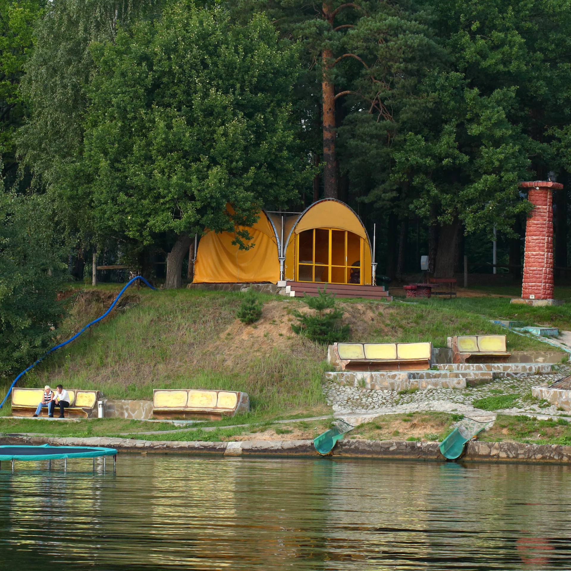 Аренда шатров береговой линий на 10-15 человек в гостинично-развлекательном комплексе «Малибу»