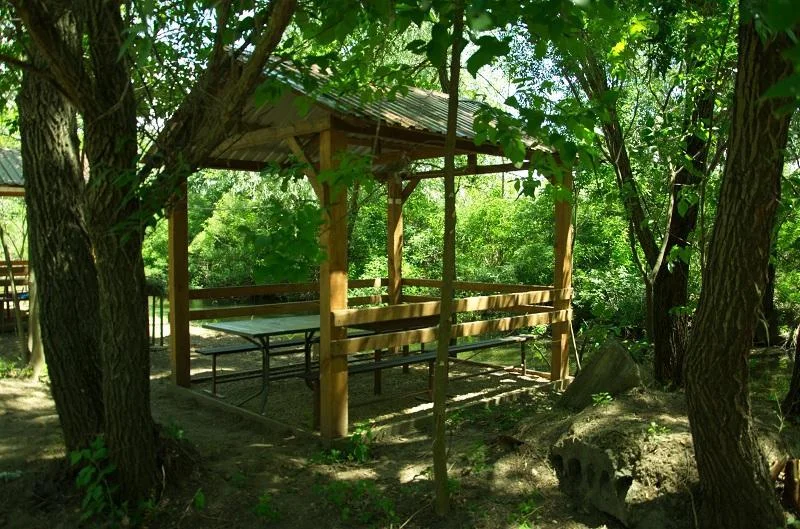 Flyingfish club. Аренда беседок возле озера до 20 человек от 100 руб.