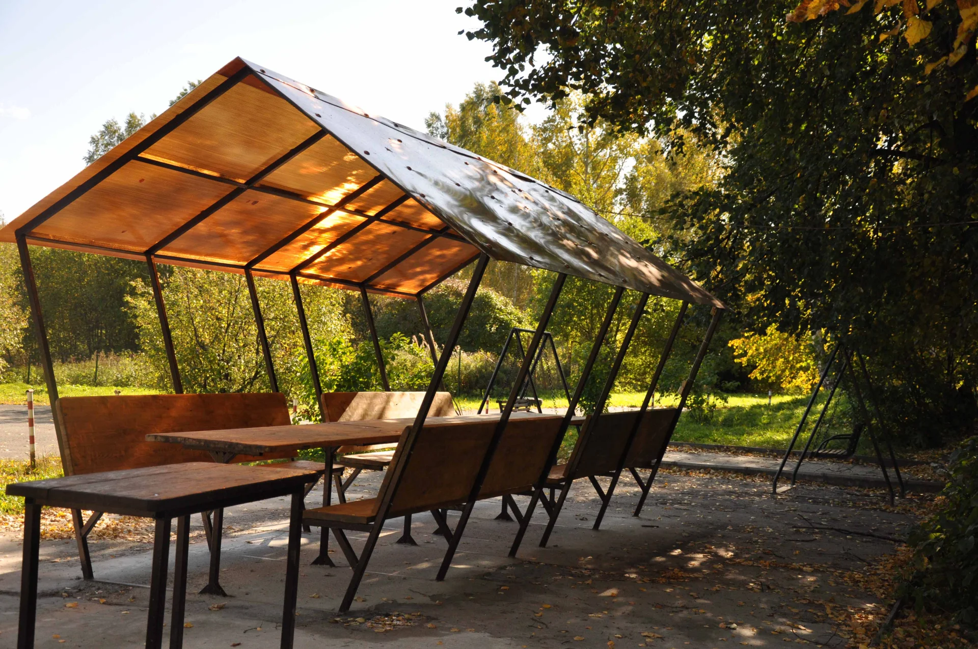 Большая веранда с мангалом на базе отдыха «Хрустальная» — Свердловская область