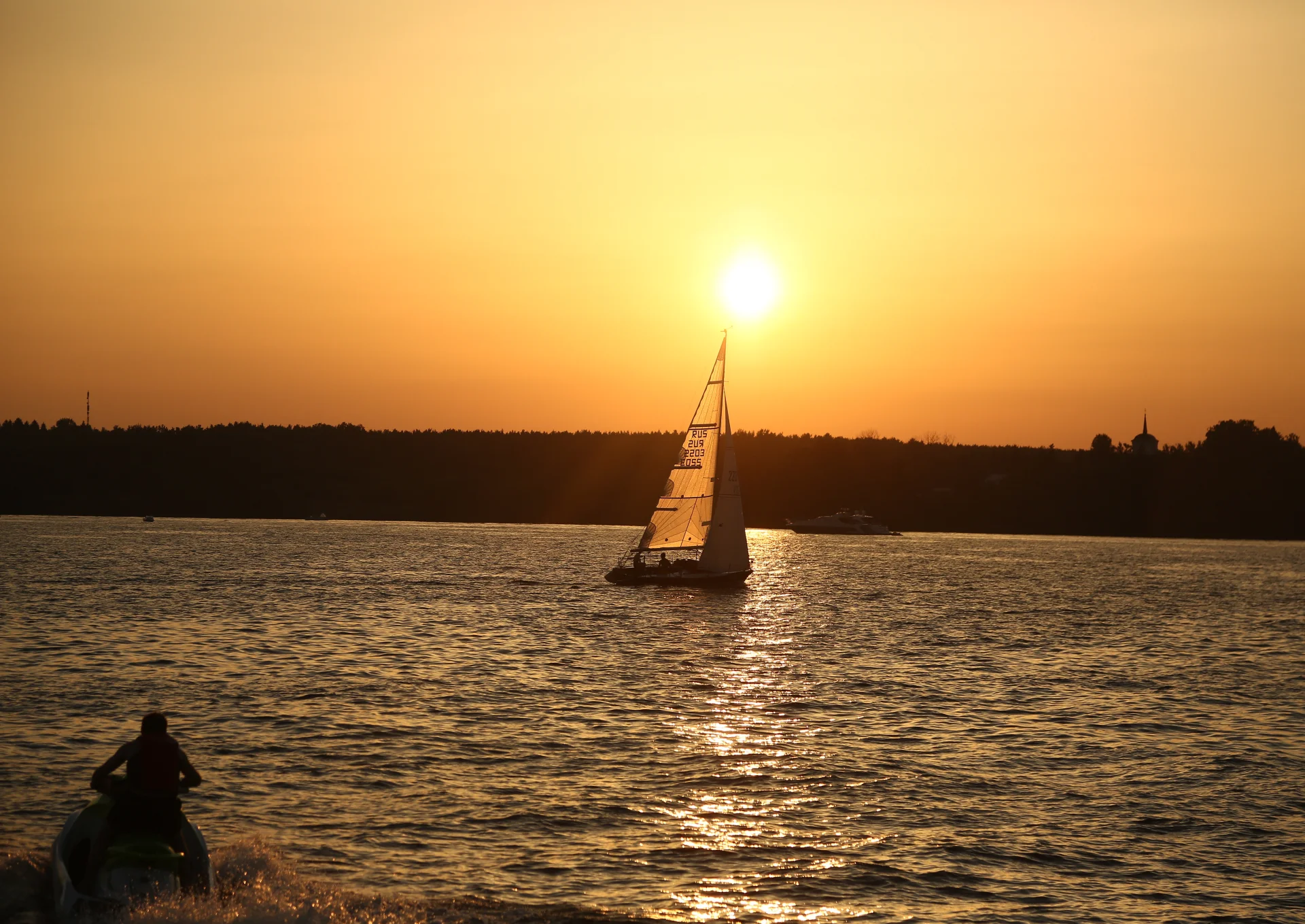 Аренда зала на воде «Стеклянный бар» с бассейнами