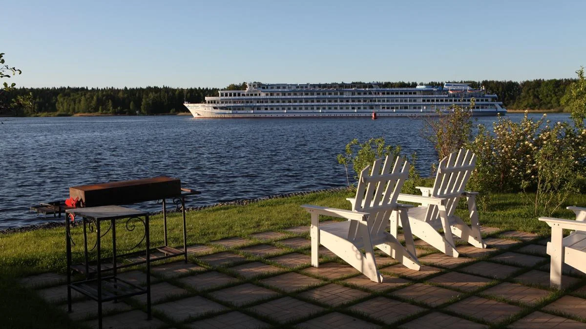 Закрытые беседки для пикника у воды в «Икша Ривер Клаб»