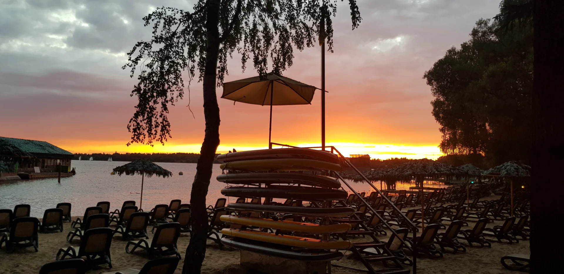 Аренда шатров береговой линий на 10-15 человек в гостинично-развлекательном комплексе «Малибу»