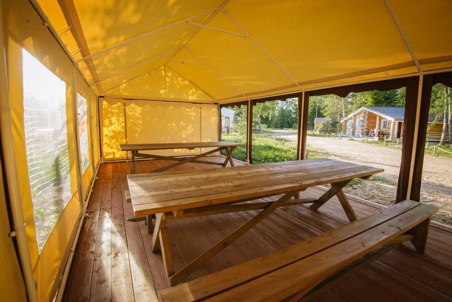 Аренда шатра в Ленинградской области на базе отдыха Пикник