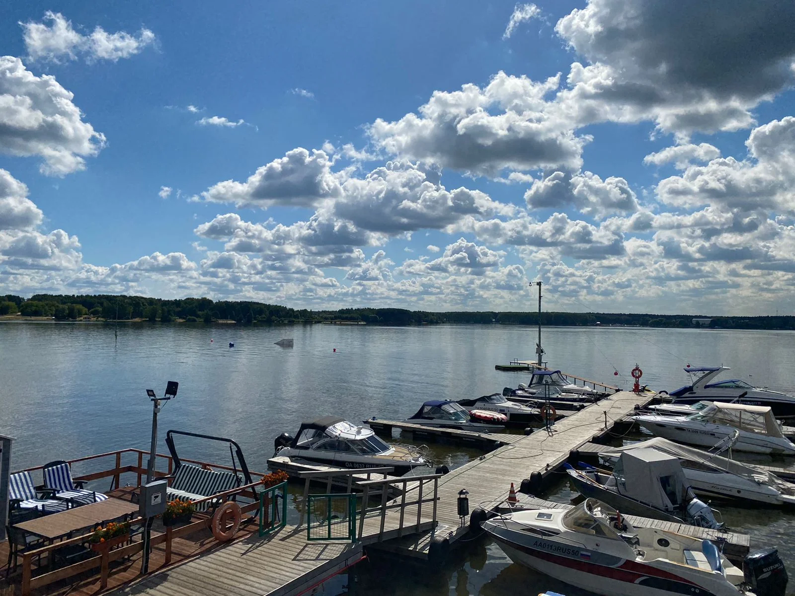 Аренда беседки на воде на берегу Клязьминского водохранилища в яхт-клубе «Парусник»