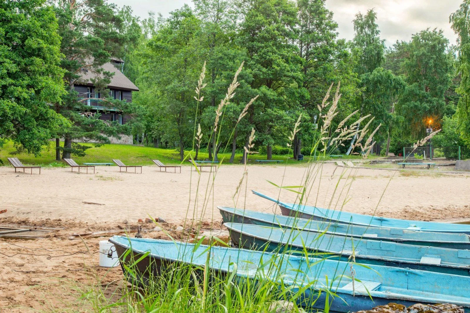 Малые беседки до 4 человек оборудованные мангалами