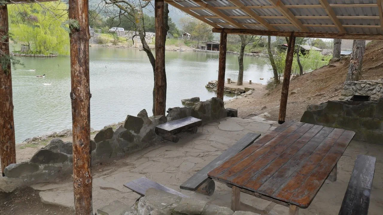 Беседки у воды с мангалом для шашлыка в Васильевке