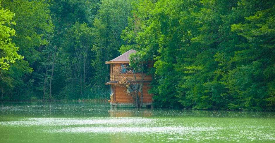 Пикниковые беседки на воде — база отдыха «Кабаний перевал»