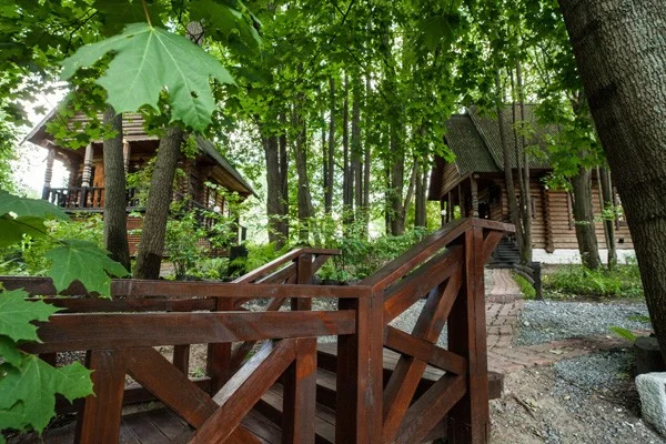 Гриль домик на территории ресторана «Рыбацкая деревня» в Москве