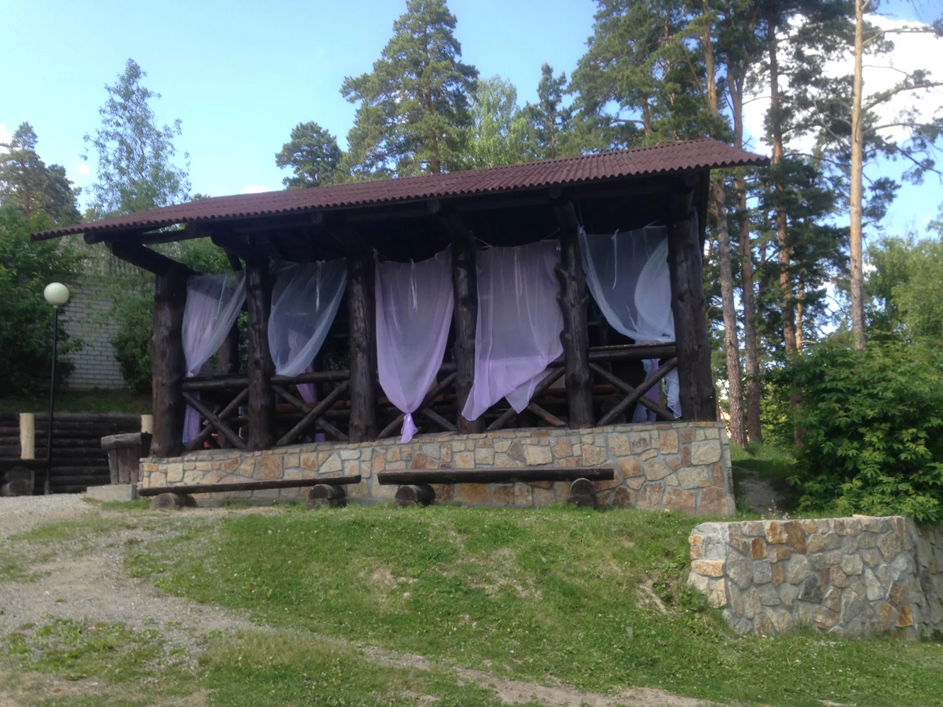 Беседки для пикника в горнолыжном комплексе “Авальман”