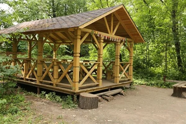 Большая беседка на 25 человек на территории парка Лосиный Остров