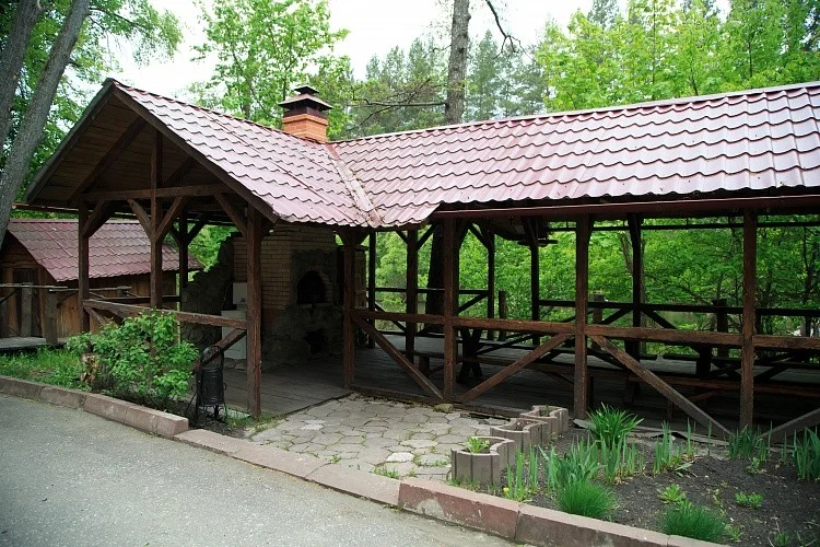 Большая открытая беседка до 40 с печкой барбекю / РГК — Русская Охота