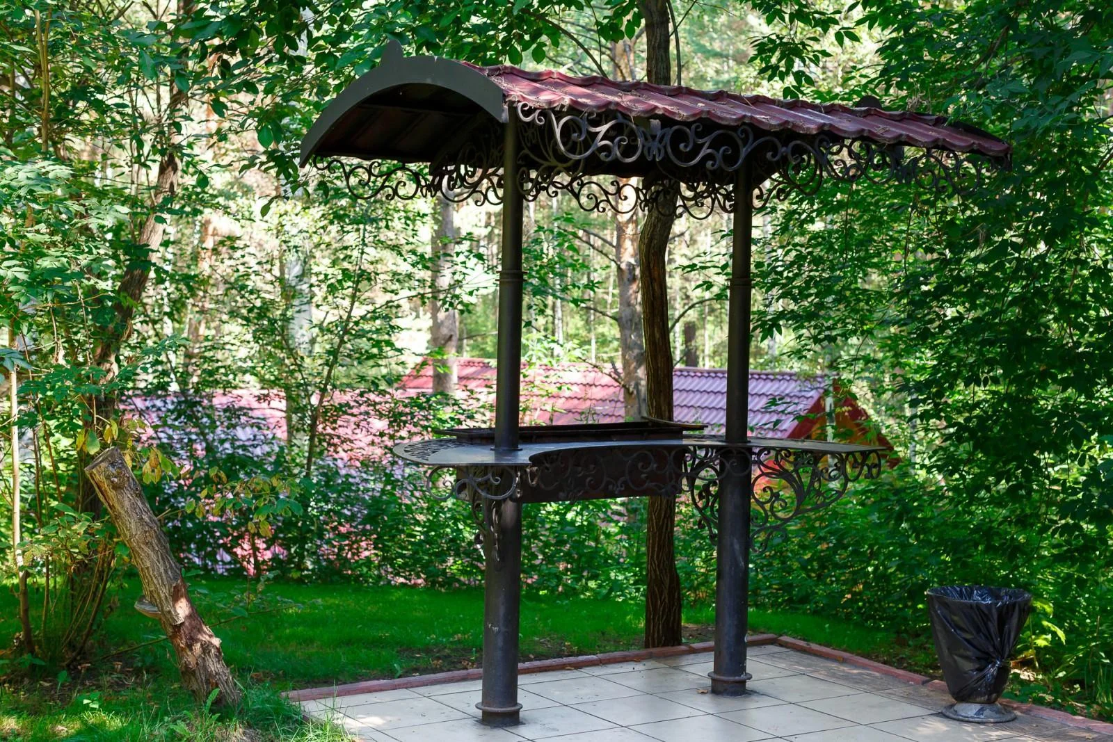 Беседка на 35 персон в сосновом бору — Пансионат Былина (Бердск)