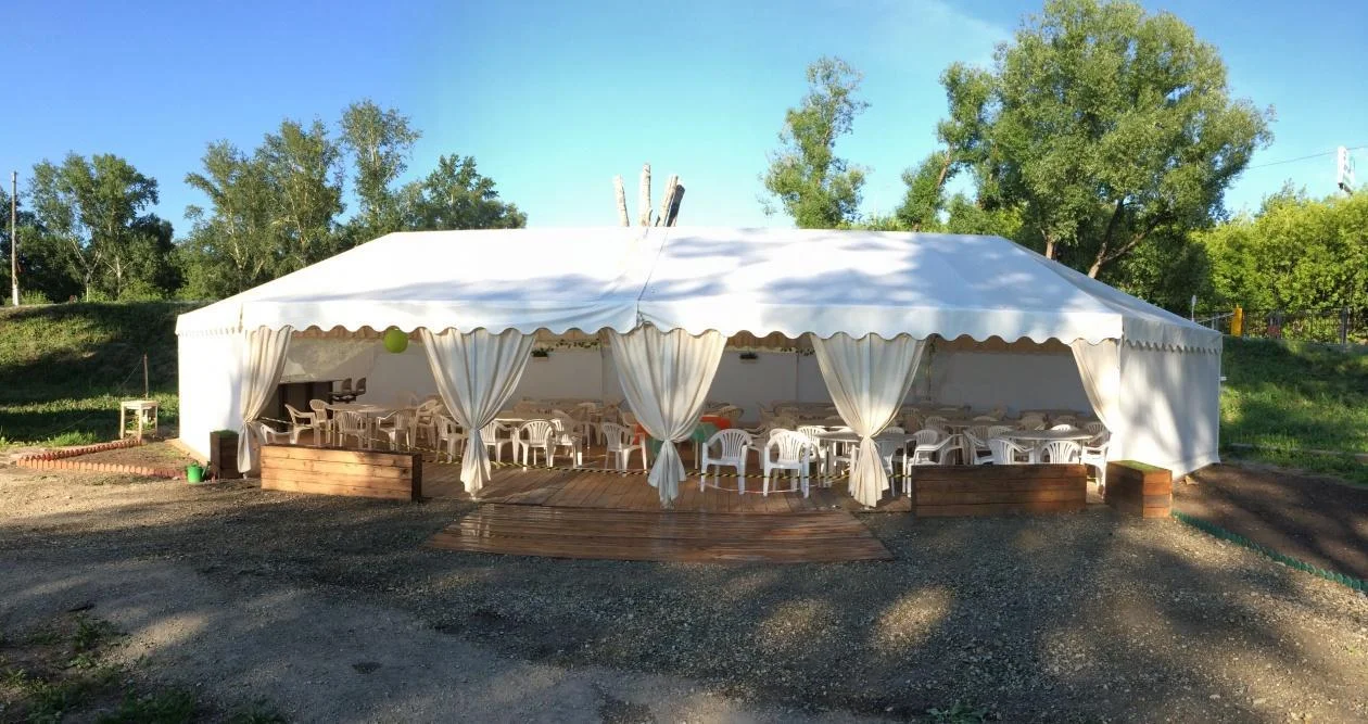 Территория семейного отдыха “Пикниковый Рай” сдает в аренду беседки и домики