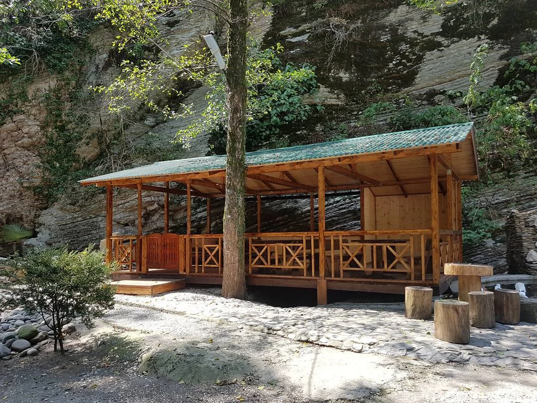 Отдых в пикниковом комплексе «Ахштырский каньон»