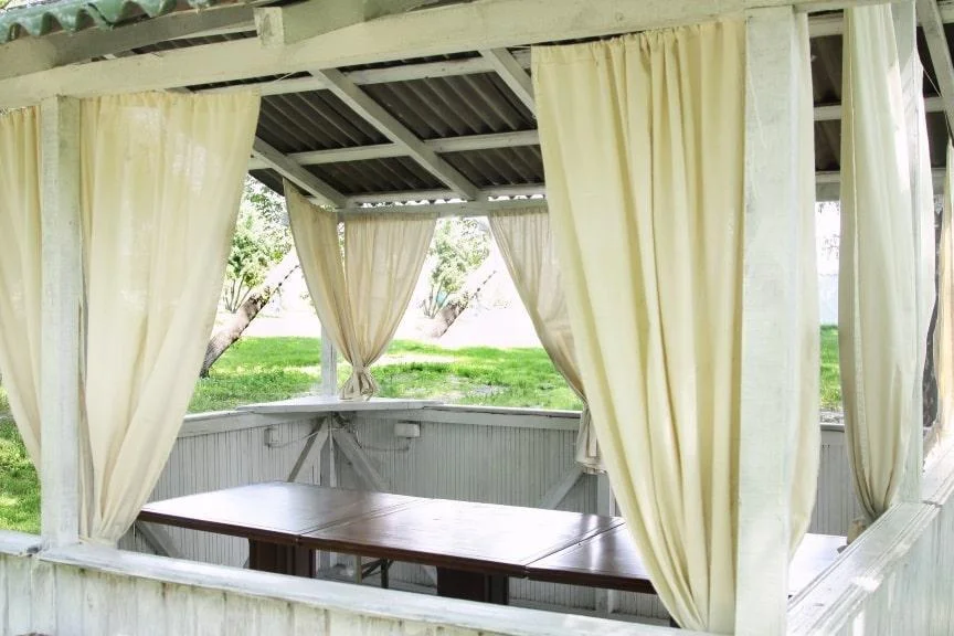 Роял Марин — беседка на Новосибирском водохранилище территория Яхт Клуба