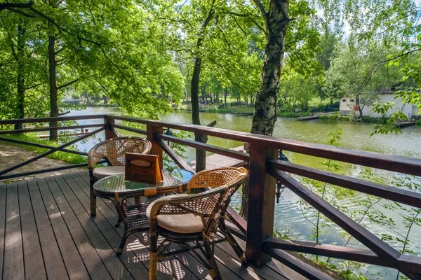 Гриль домик на территории ресторана «Рыбацкая деревня» в Москве