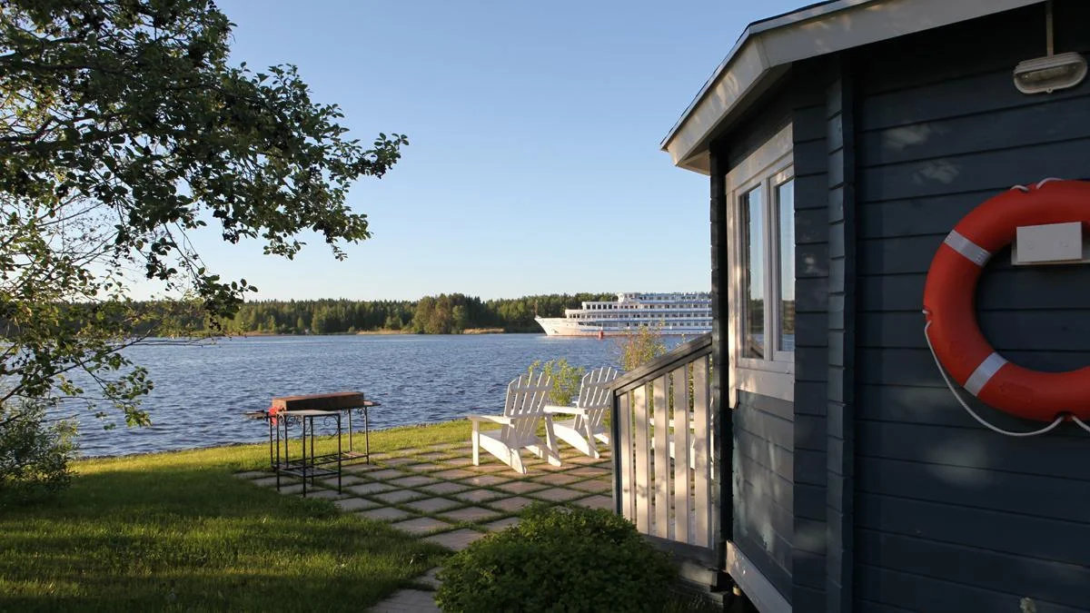 Закрытые беседки для пикника у воды в «Икша Ривер Клаб»