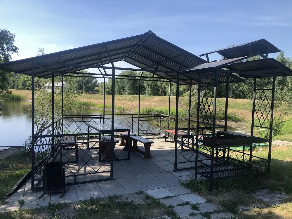 Мангальные зоны вместимостью от 6 до 15 человек на базе отдыха «Подсолнухи»