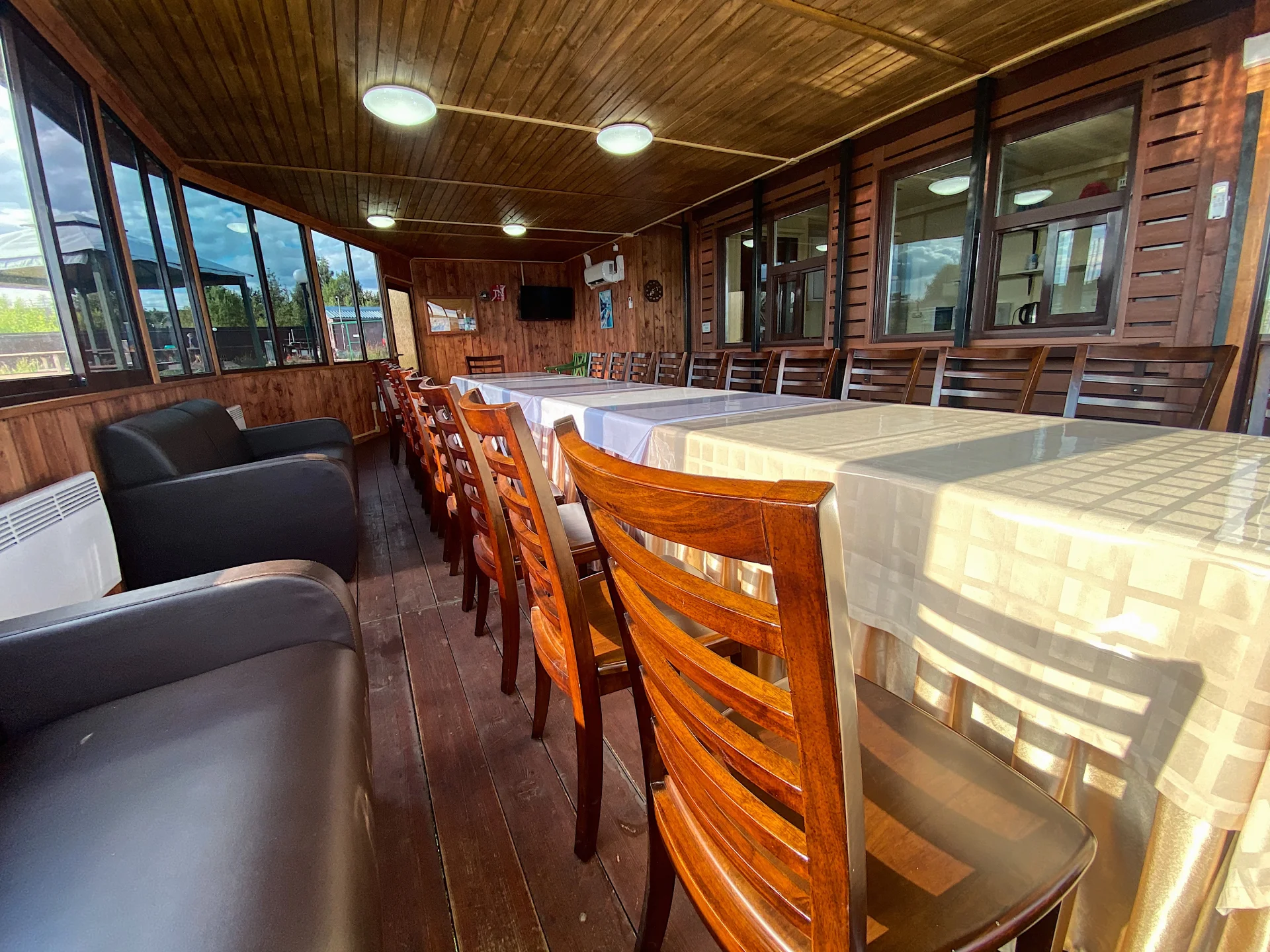 Беседка для шашлыка на природе в Яхт-клубе «Парусник»