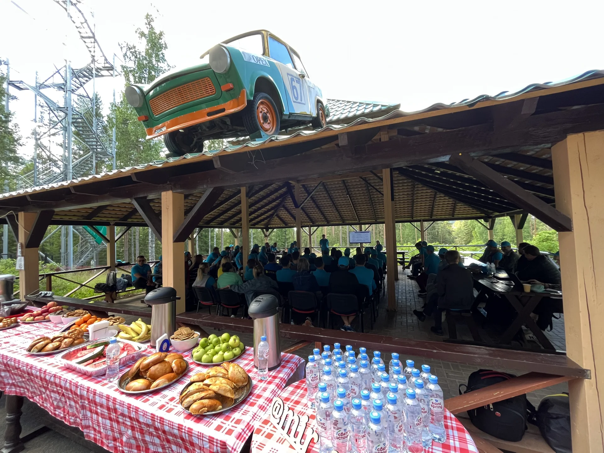 Крытая беседка вместимостью до 80 человек