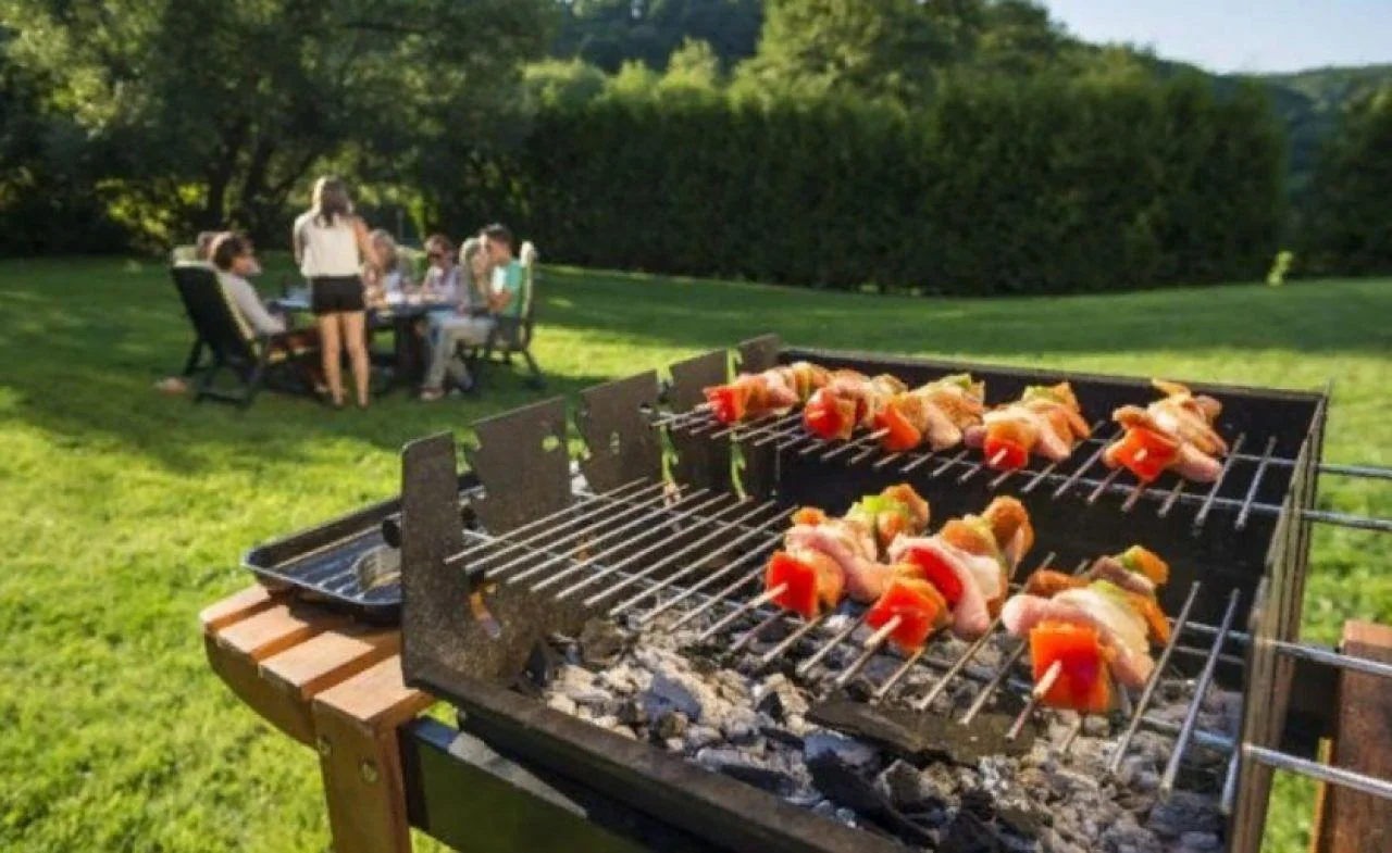 Аренда беседок, столиков и шалашей для пикника на природе вместимостью от 4 до 100 человек у Бараовского озера