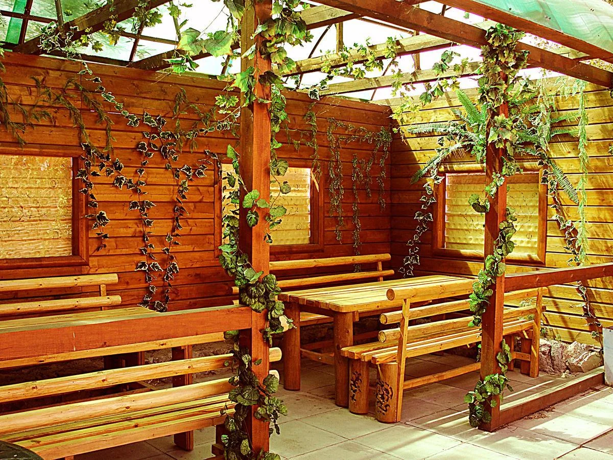 Огороженная площадка для отдыха на 25 человек