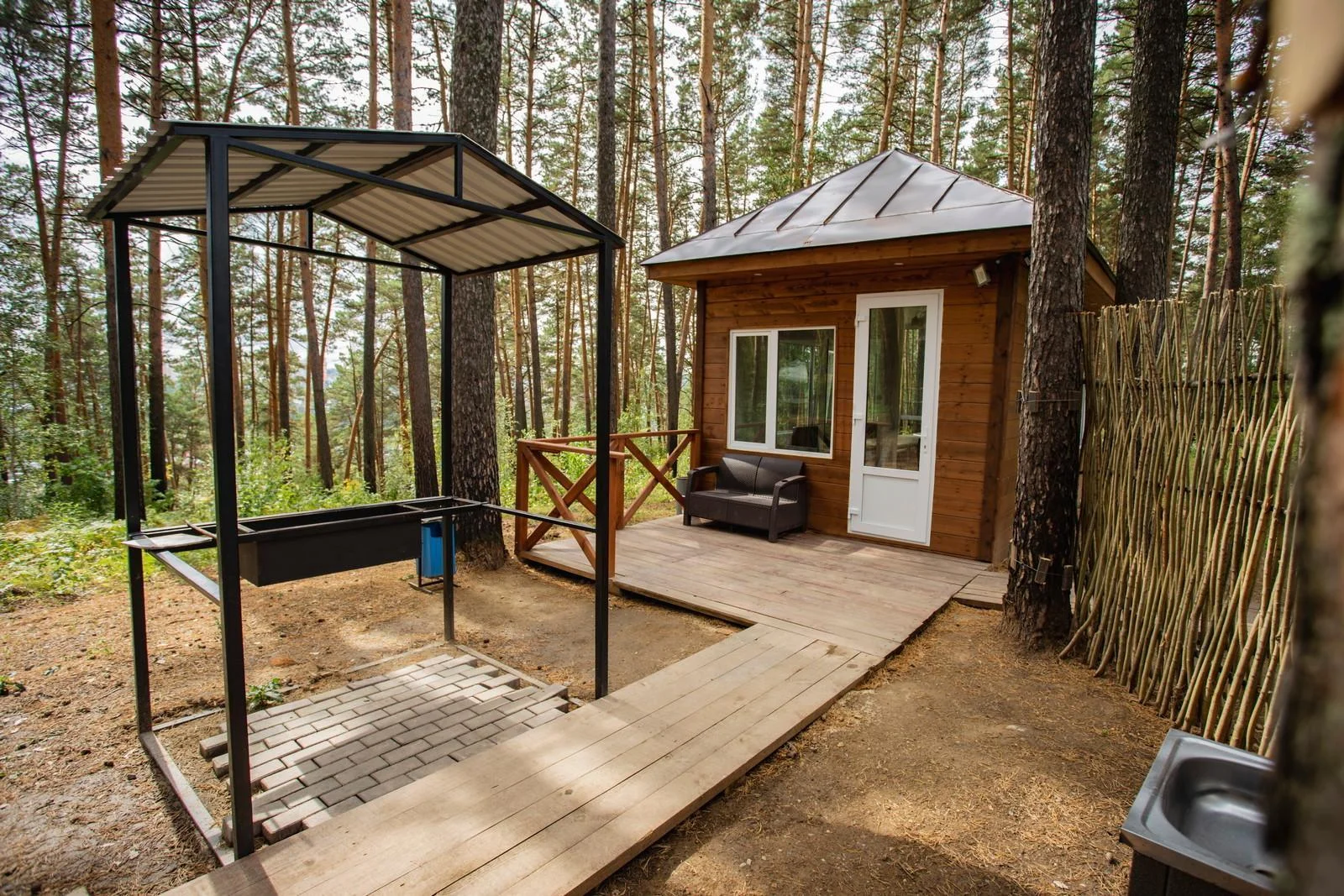 Беседка с мангалом на природе в лесу г.Томск — Комплекс отдыха «Академия»