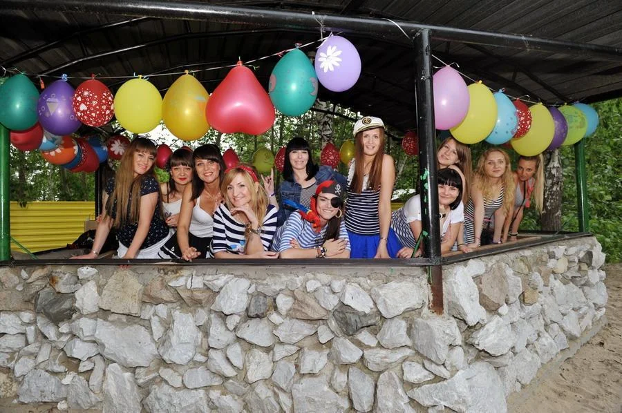 Каменная беседка с мангалом, вместимость до 20 человек