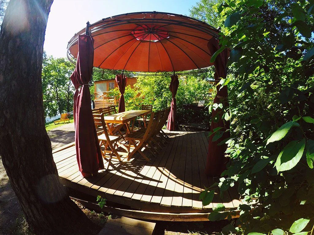 Аренда маленького шатра-беседки с видом на озеро (7 человек)
