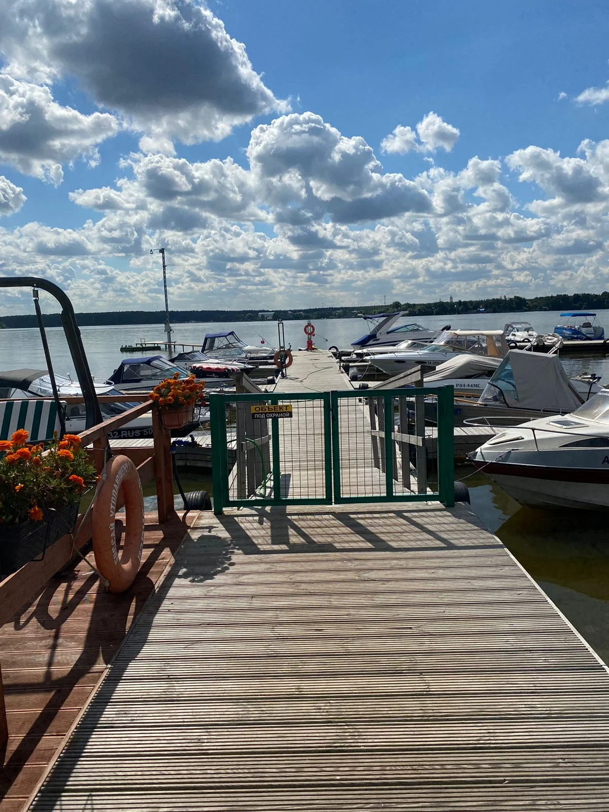 Аренда беседки на воде на берегу Клязьминского водохранилища в яхт-клубе «Парусник»