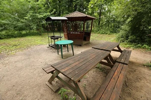 Маленькая беседка на 10 человек с мангалом